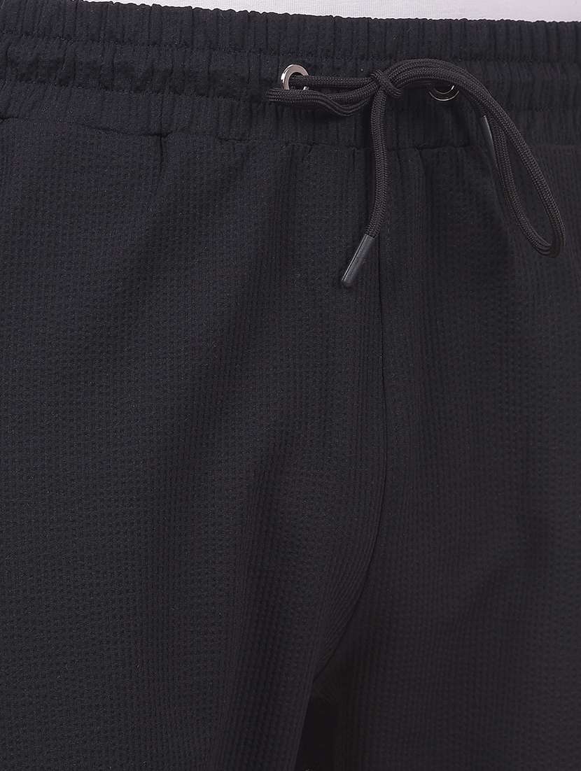 Men Solid Mid Rise Regular Fit Sport Shorts - 22465227 -  Standard Image - 1