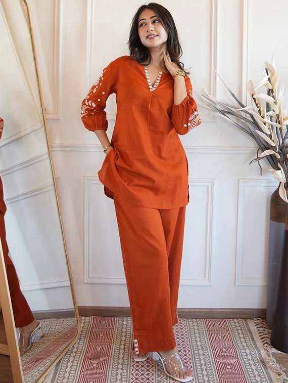 women orange kurta dupatta set - 22466308 -  Standard Image - 4
