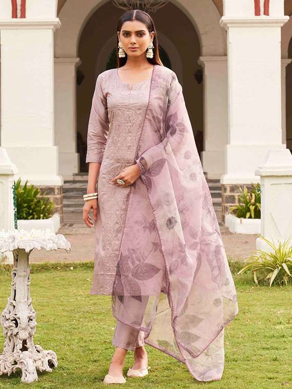 women pink kurta dupatta set