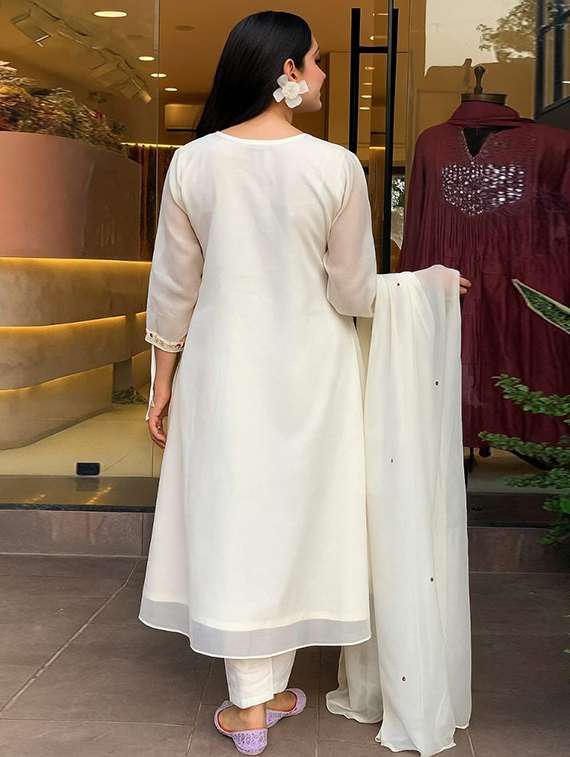 women self design cream kurta dupatta set - 22466323 -  Standard Image - 4