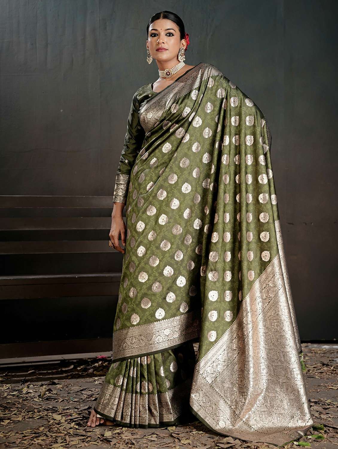 Women Green Banarasi Saree With Blouse - 22467577 -  Standard Image - 1