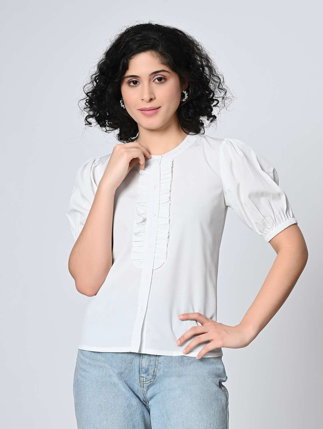 women solids white crepe regular top