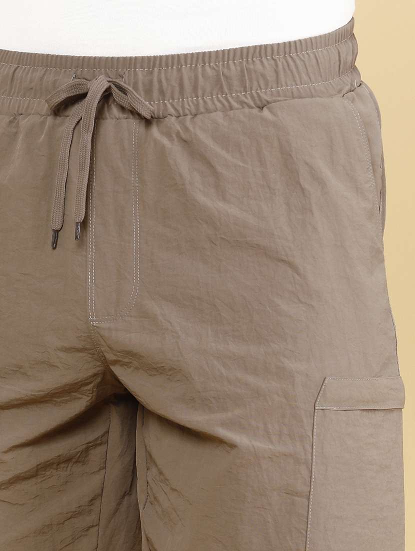 men solid mid rise regular fit shorts - 22468402 -  Standard Image - 1