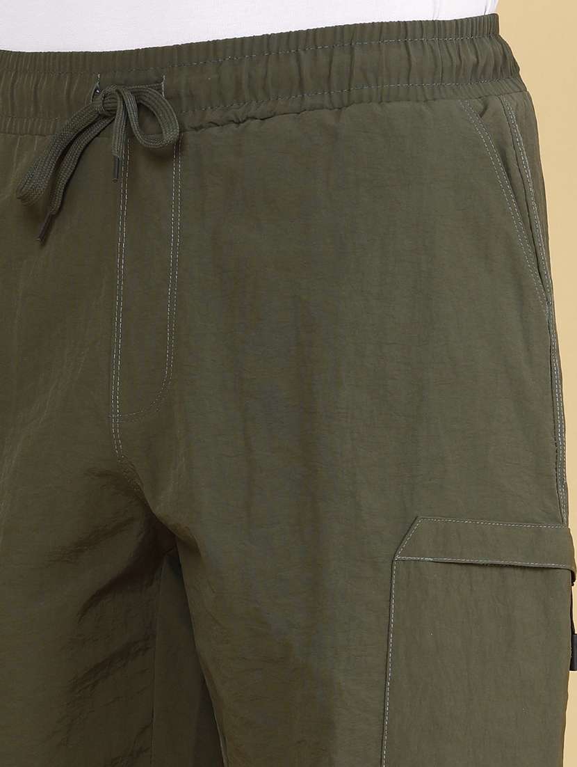 men solid mid rise regular fit shorts - 22468403 -  Standard Image - 1