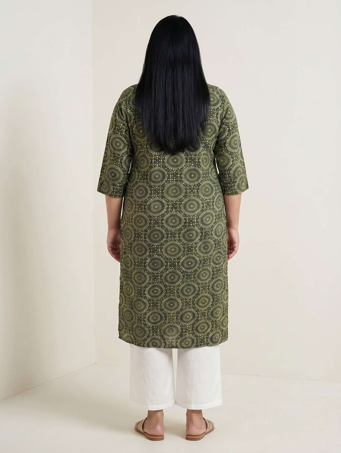 Women Green Viscose Straight Kurta - 22468502 -  Standard Image - 4