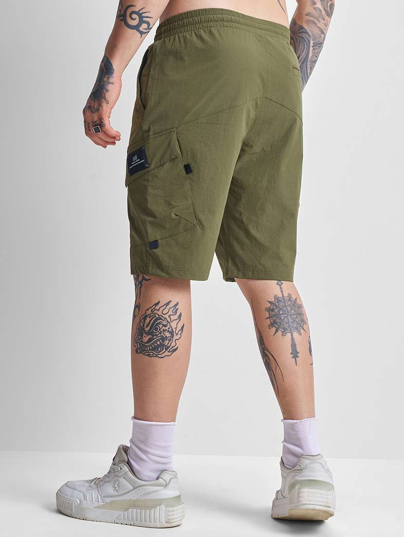 men green mid-rise cargo shorts - 22469190 -  Standard Image - 4