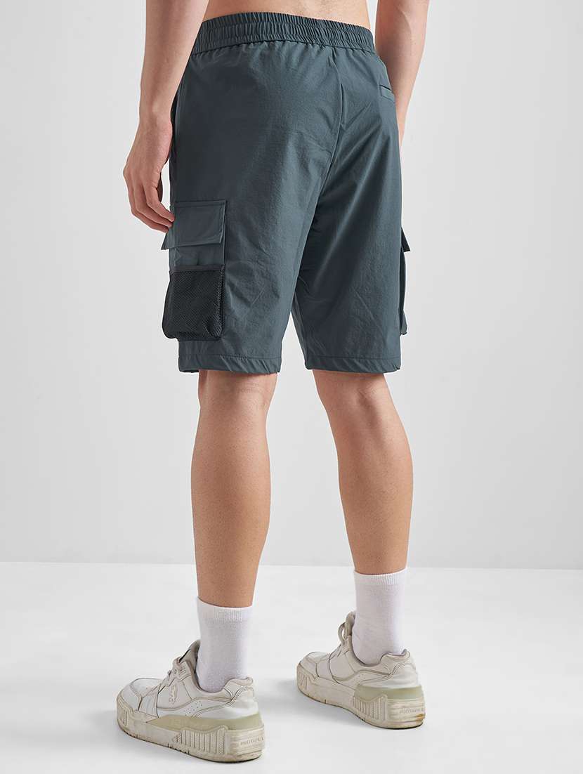 men solid mid rise cargo shorts - 22469194 -  Standard Image - 4