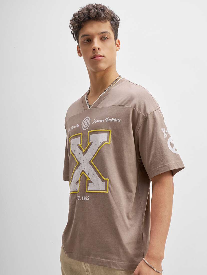 men printed v-neckt-shirt - 22469228 -  Standard Image - 4