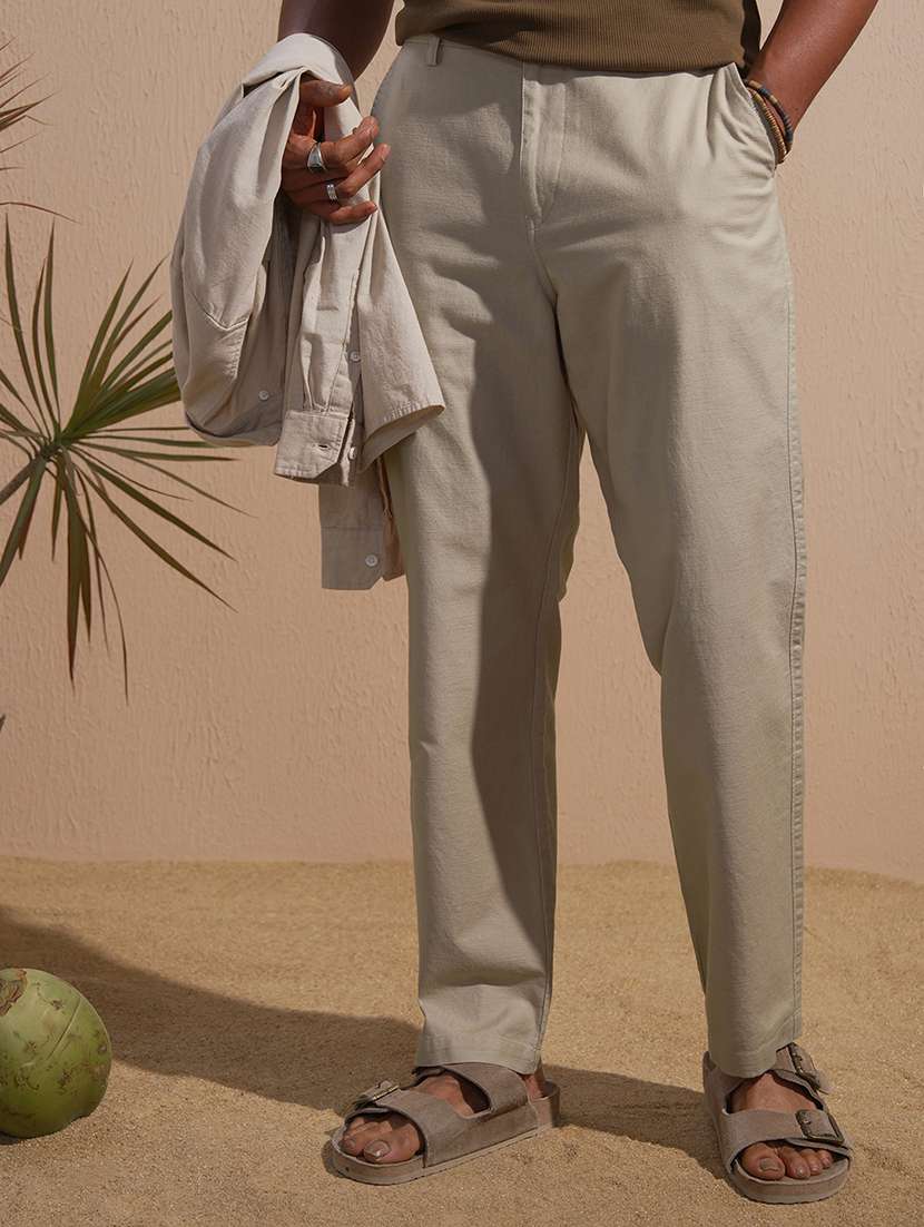 men solid mid rise chinos casual trouser