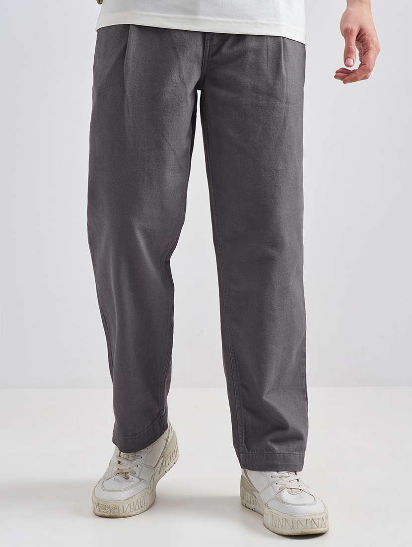 men grey cotton pleated regular fit trousers