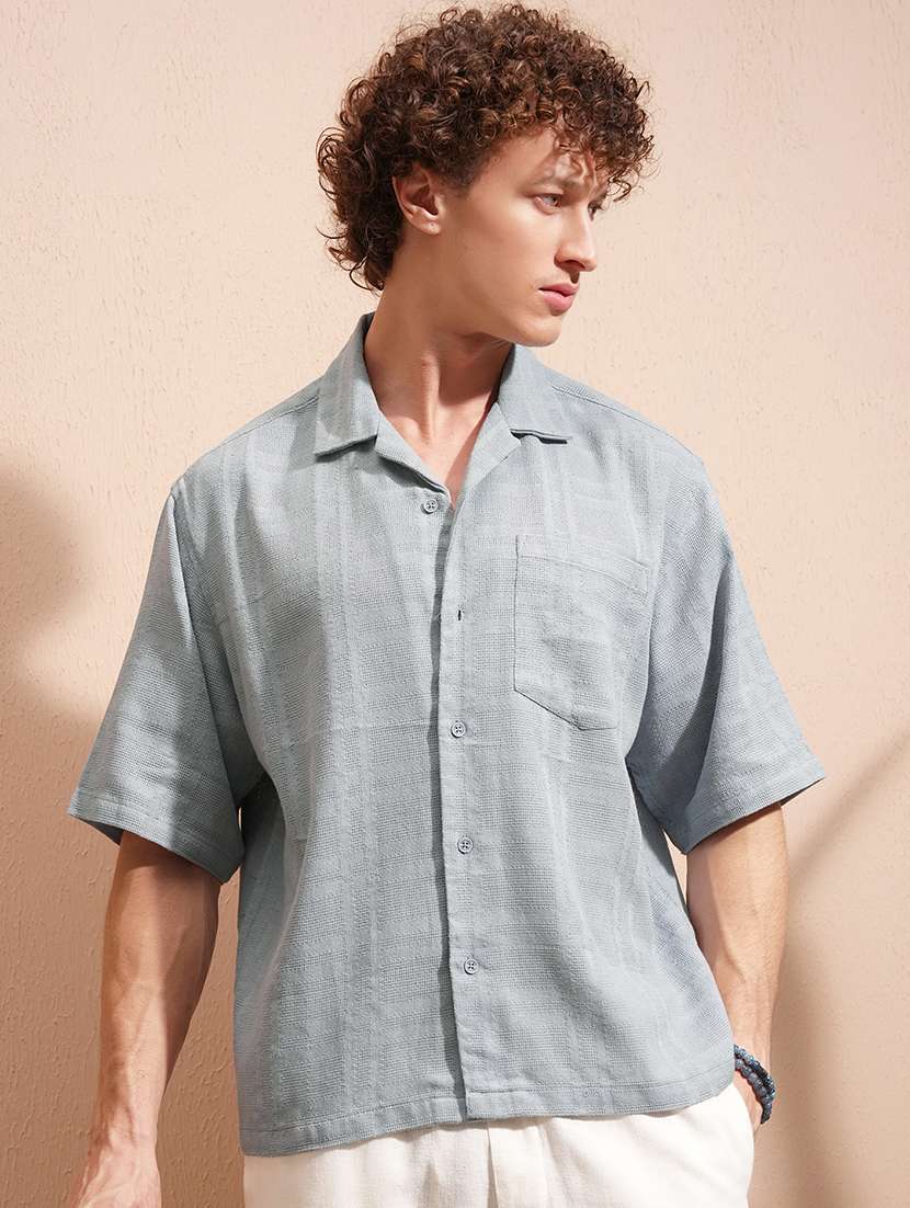 men self design short sleeve loose fit casual shirt