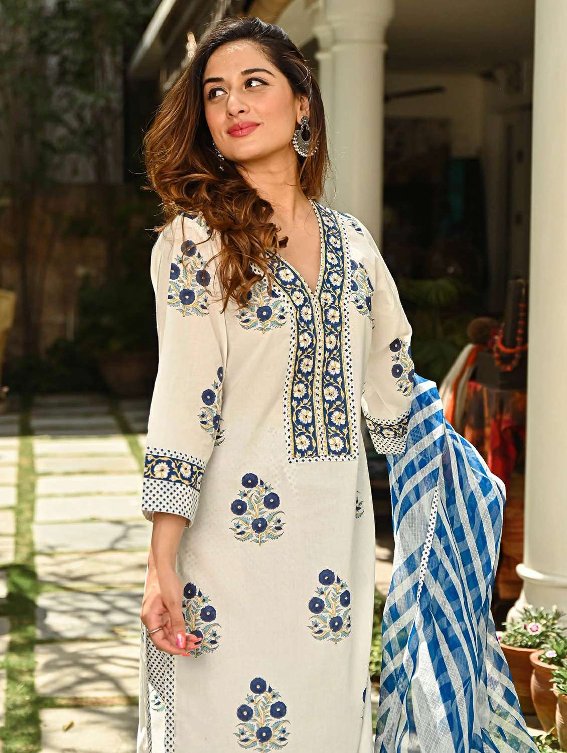 women blue suit set - 22471654 -  Standard Image - 1