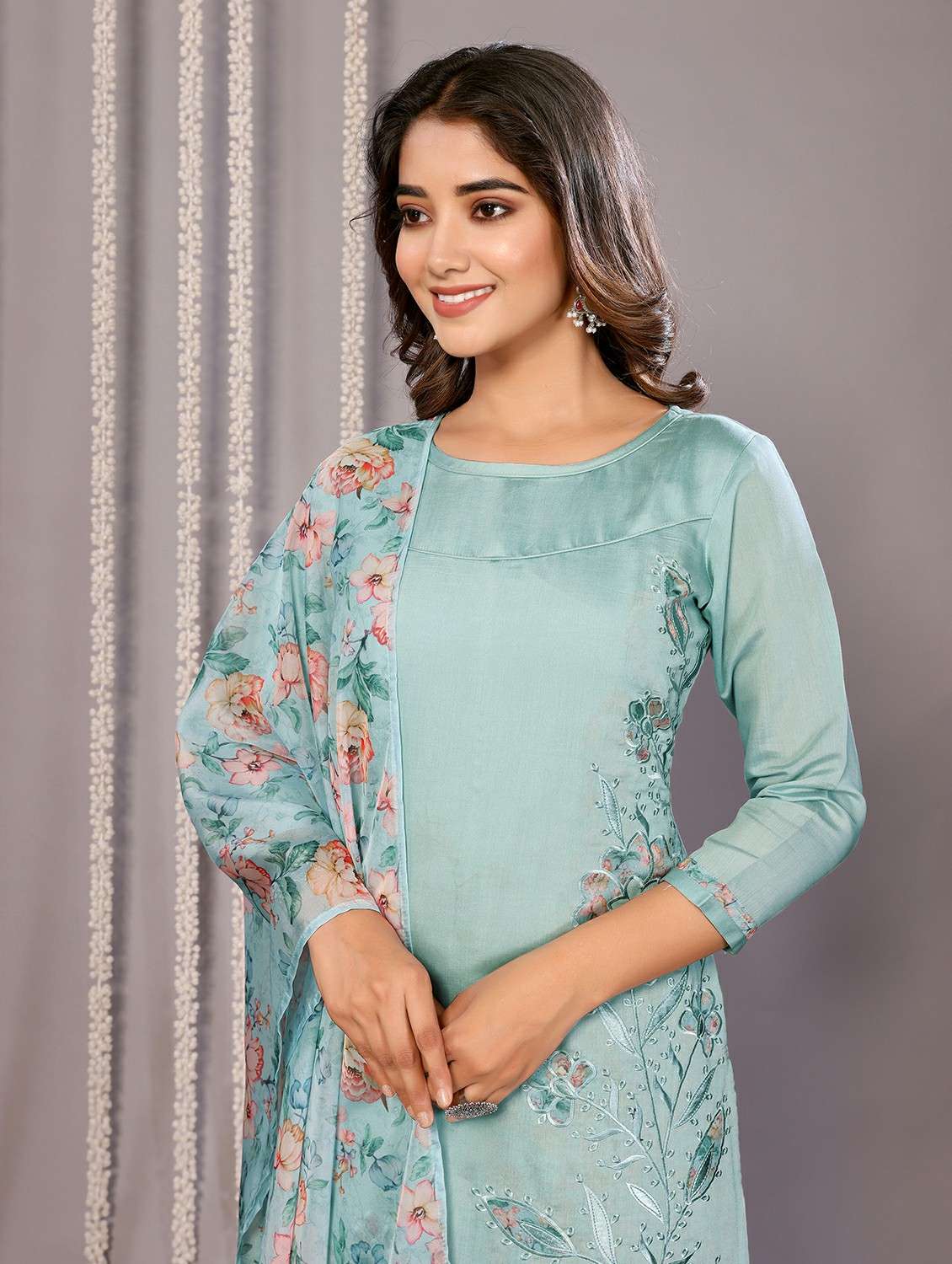 women blue suit set - 22471681 -  Standard Image - 1