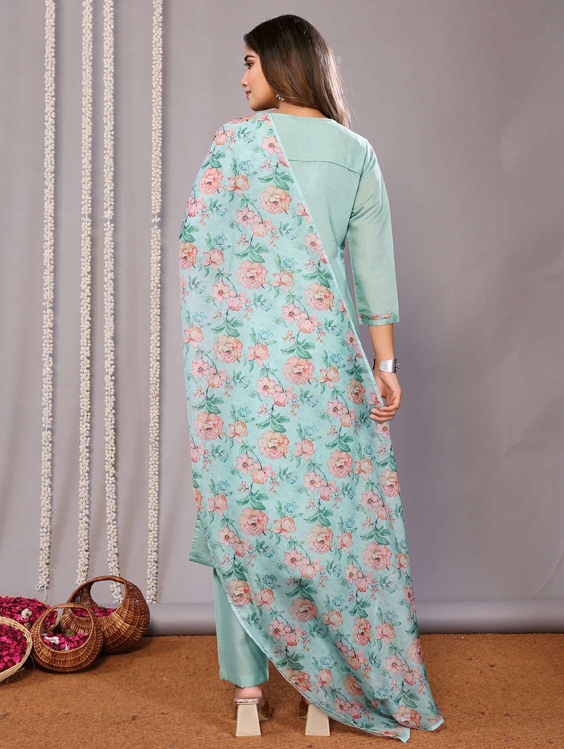 women blue suit set - 22471681 -  Standard Image - 4