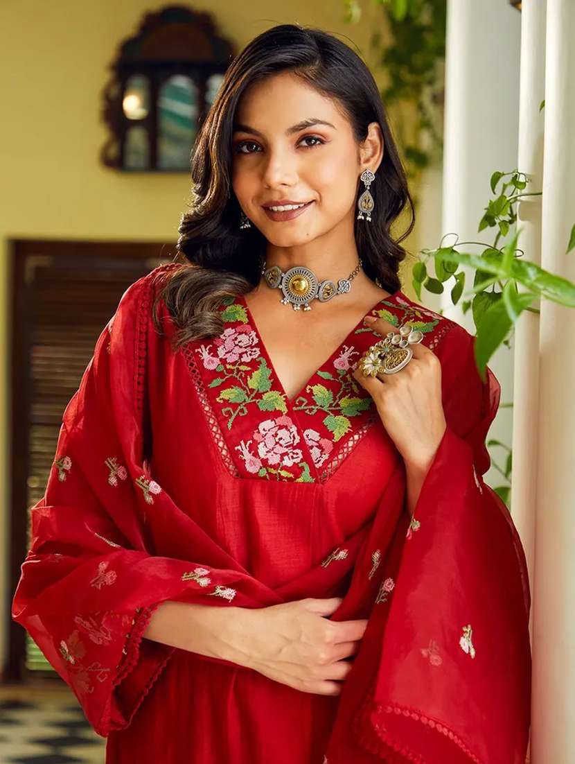 women red suit set - 22471689 -  Standard Image - 1