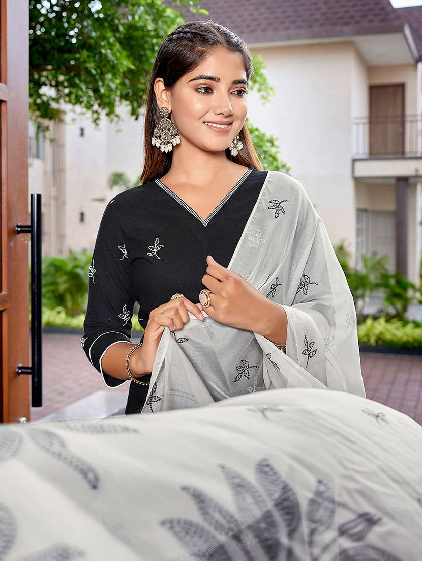 women black suit set - 22471717 -  Standard Image - 1