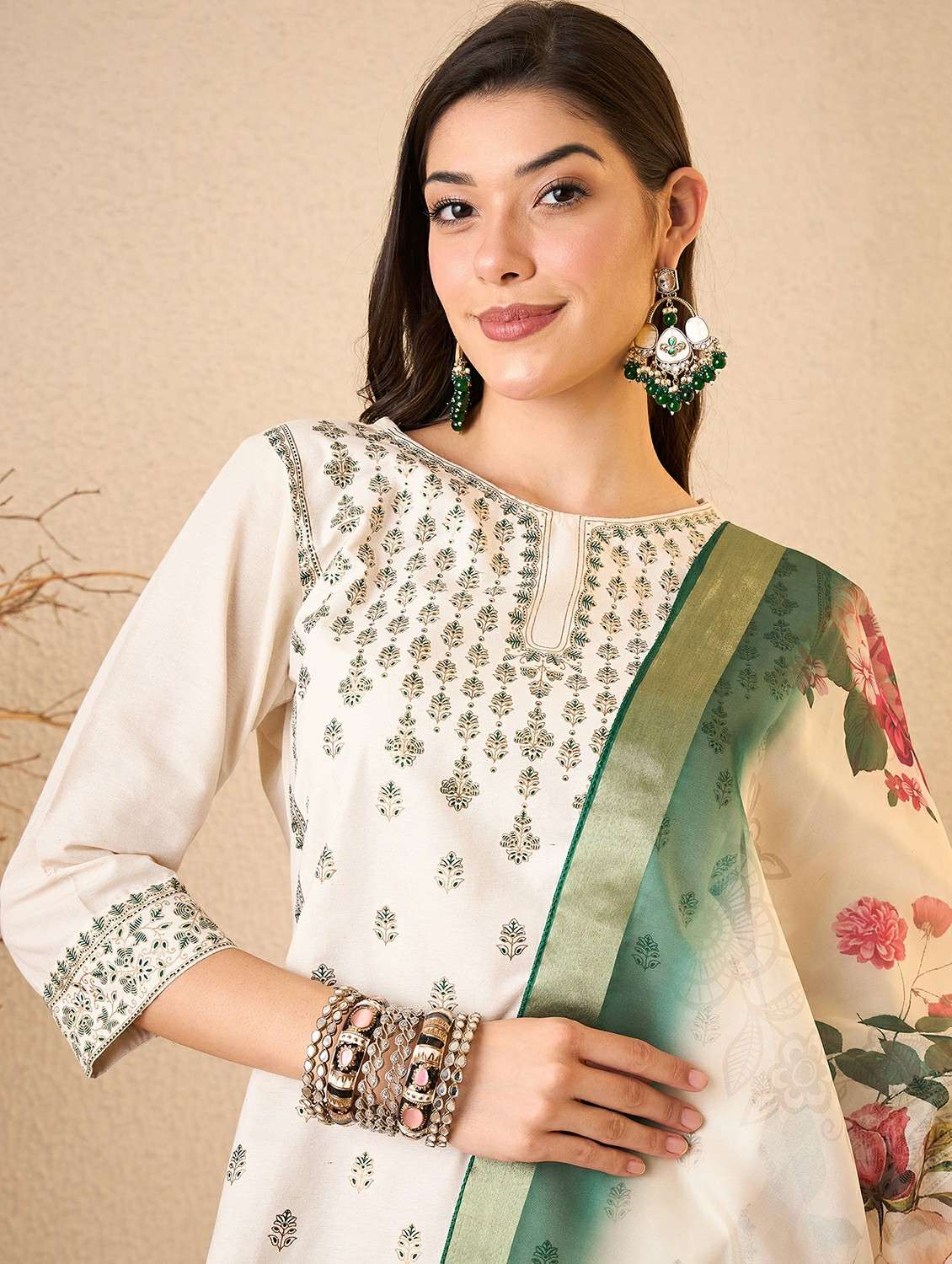 women white suit set - 22471726 -  Standard Image - 1