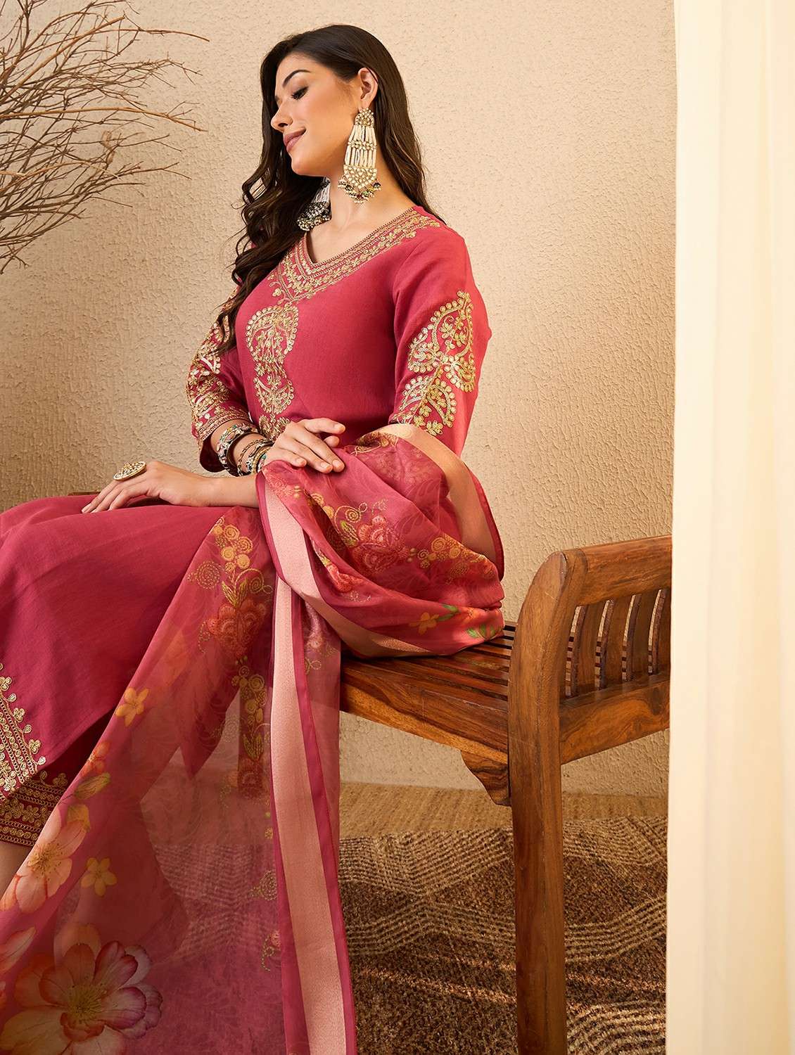 women pink suit set - 22471739 -  Standard Image - 1