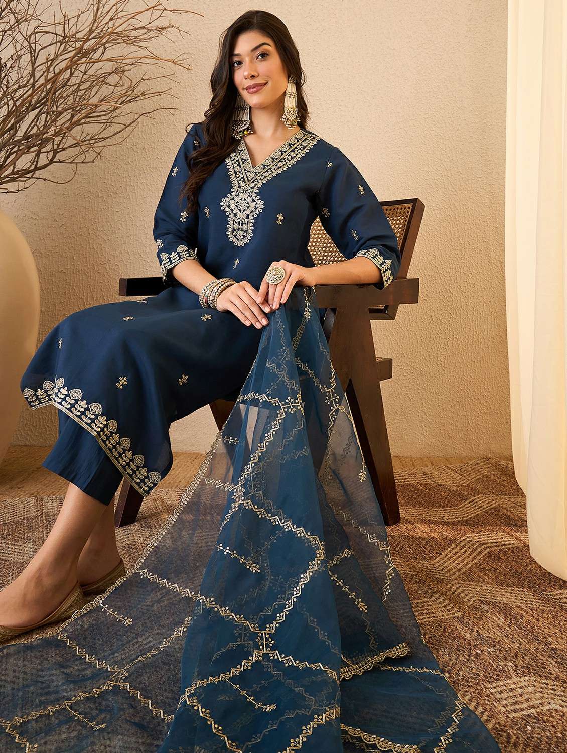 women blue suit set - 22471741 -  Standard Image - 4