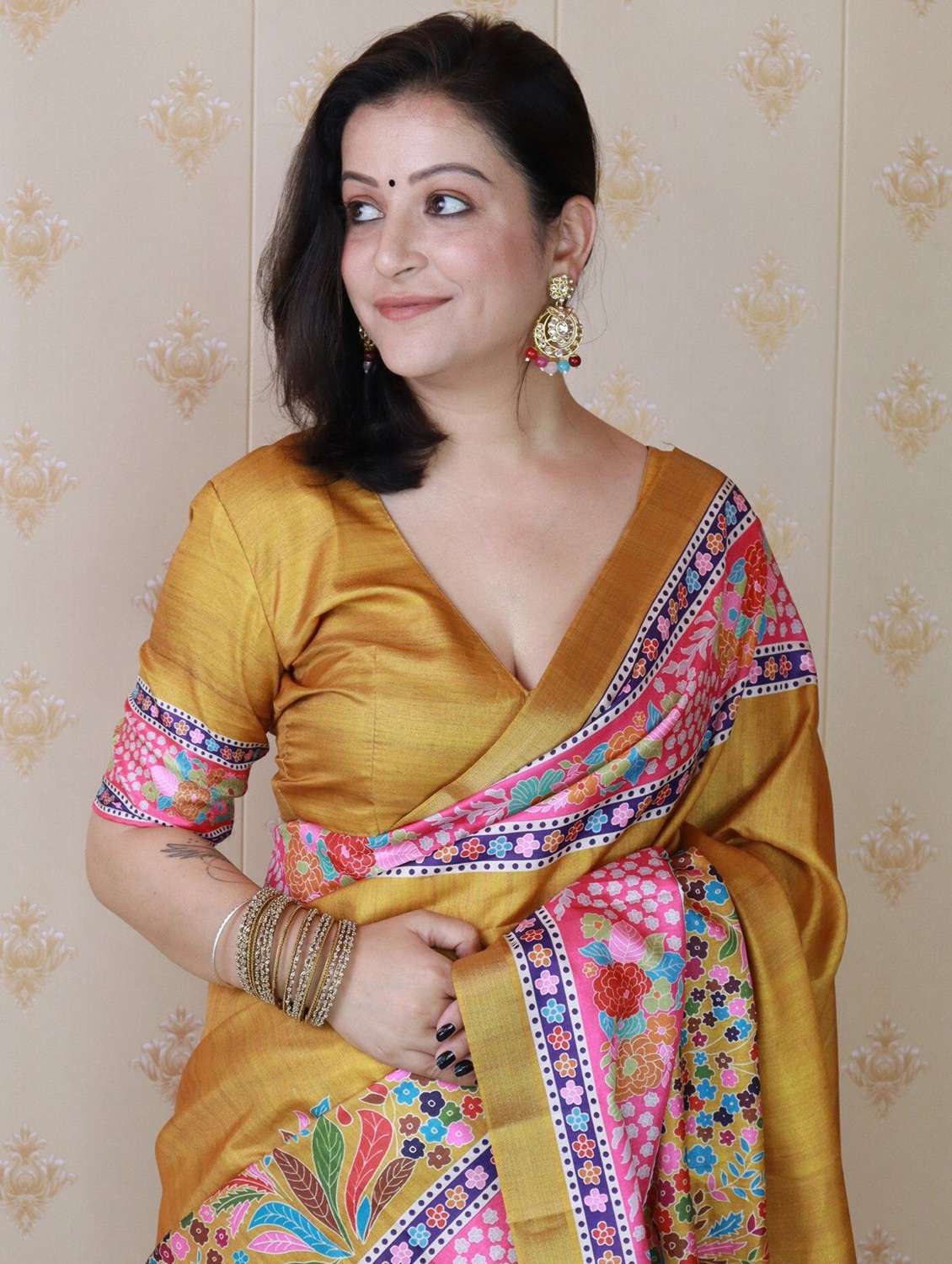 women printed casual wear saree with blouse - 22472614 -  Standard Image - 1