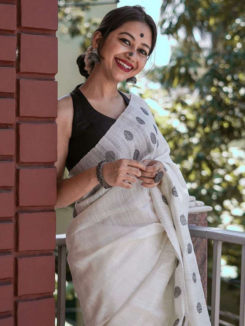 women printed casual wear saree with blouse - 22472619 -  Standard Image - 1