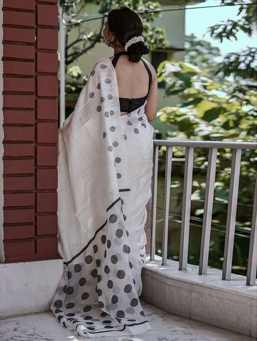 women printed casual wear saree with blouse - 22472619 -  Standard Image - 4