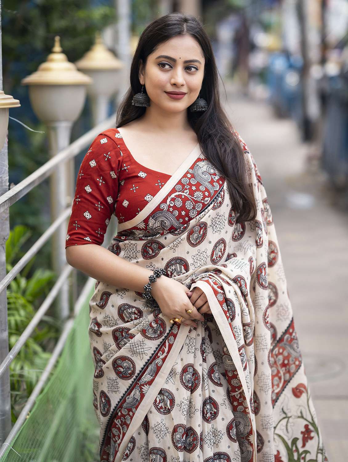 women printed casual wear saree with blouse - 22472626 -  Standard Image - 1