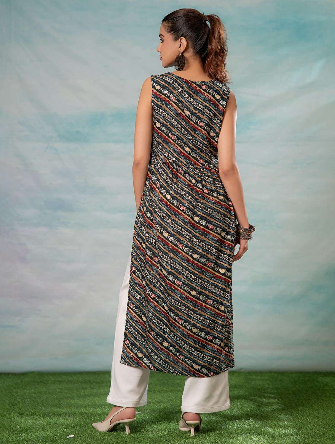 women printed sleeveless a-line kurta - 22473126 -  Standard Image - 4