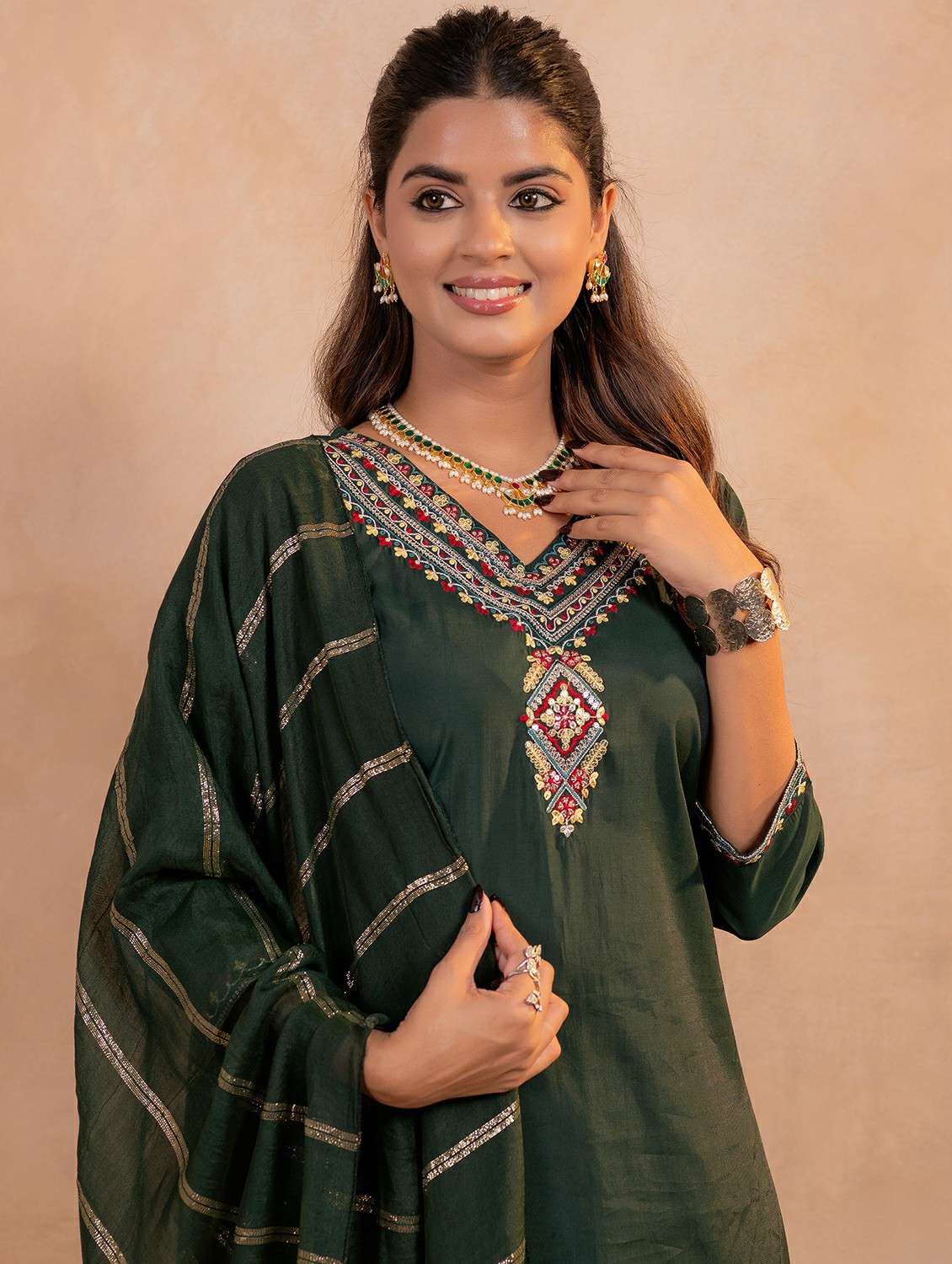 women green kurta pant set - 22473184 -  Standard Image - 1