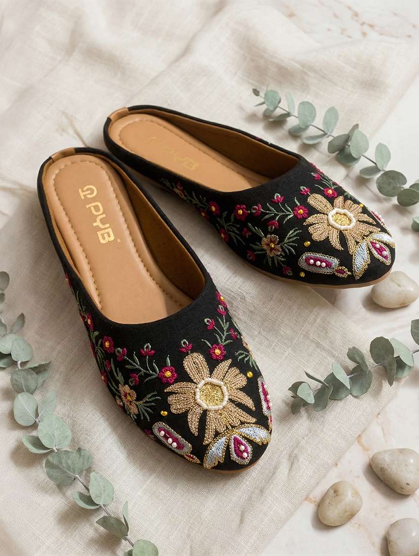 women embroidered slip on mojari