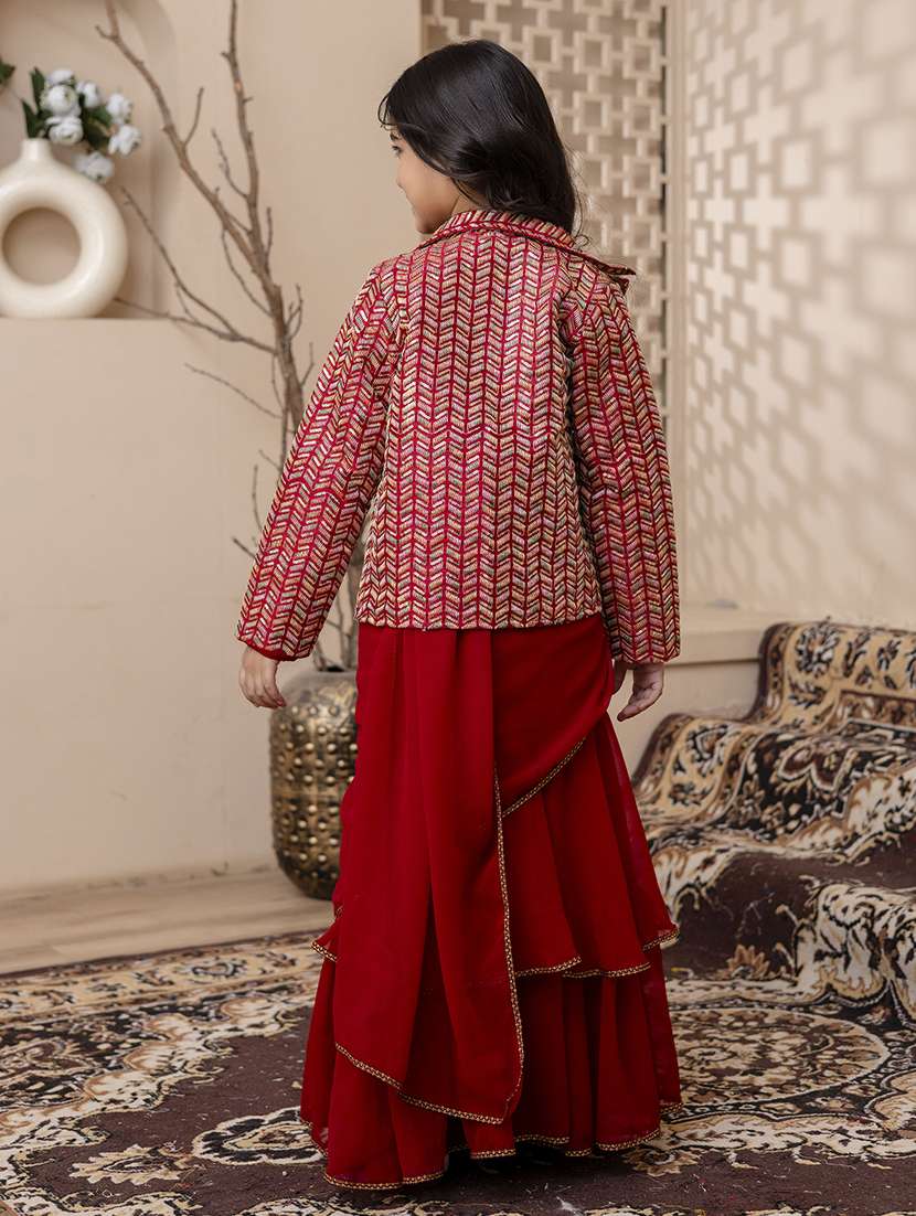 Girls Red Ready To Wear Saree - 22473285 -  Standard Image - 4