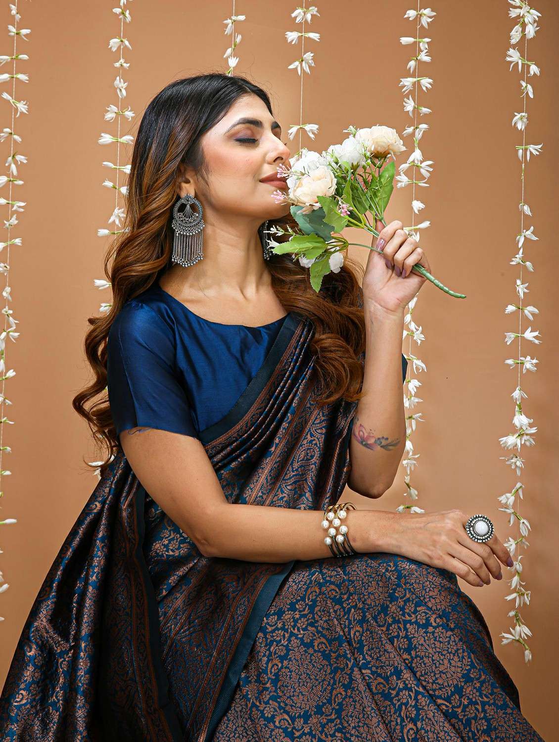 women printed saree with attached blouse with blouse - 22473494 -  Standard Image - 1