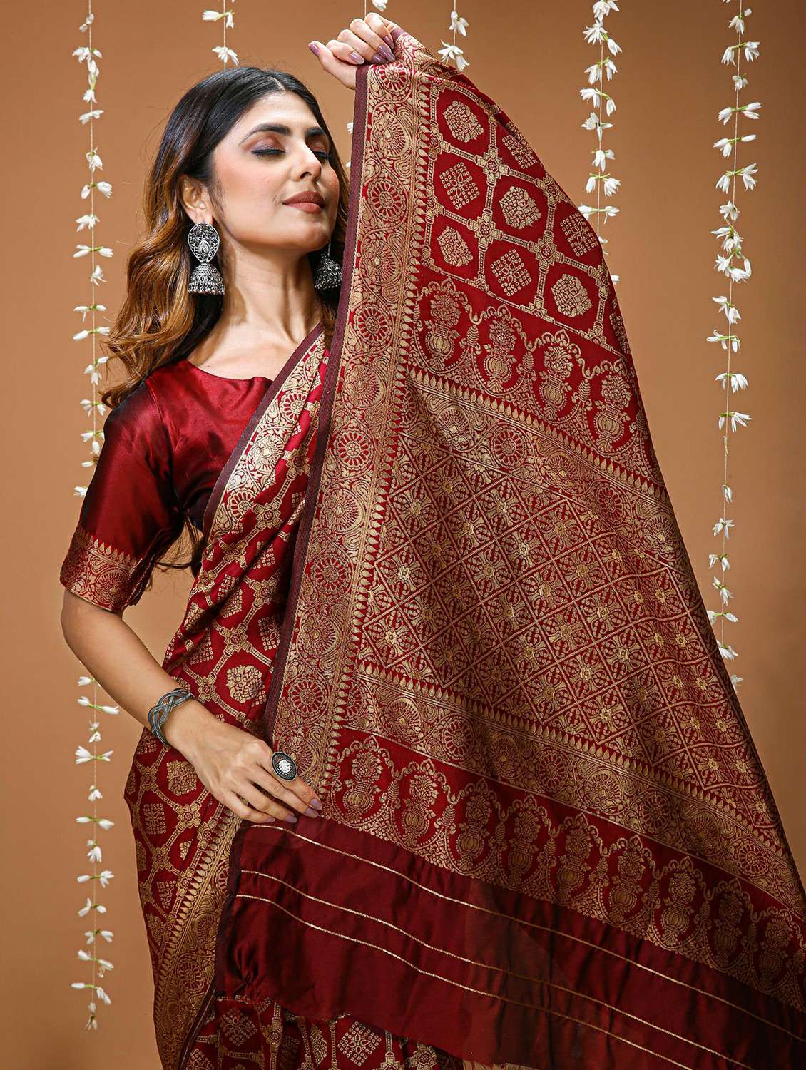 women maroon kanjivaram saree with blouse - 22473636 -  Standard Image - 1