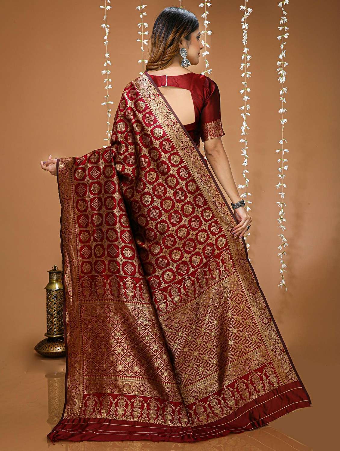 women maroon kanjivaram saree with blouse - 22473636 -  Standard Image - 4
