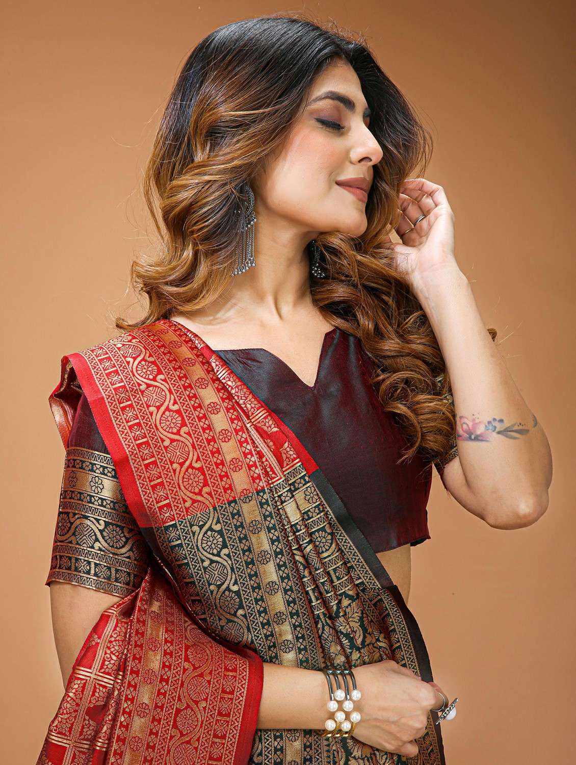 Women Red Banarasi Saree With Blouse - 22473637 -  Standard Image - 1