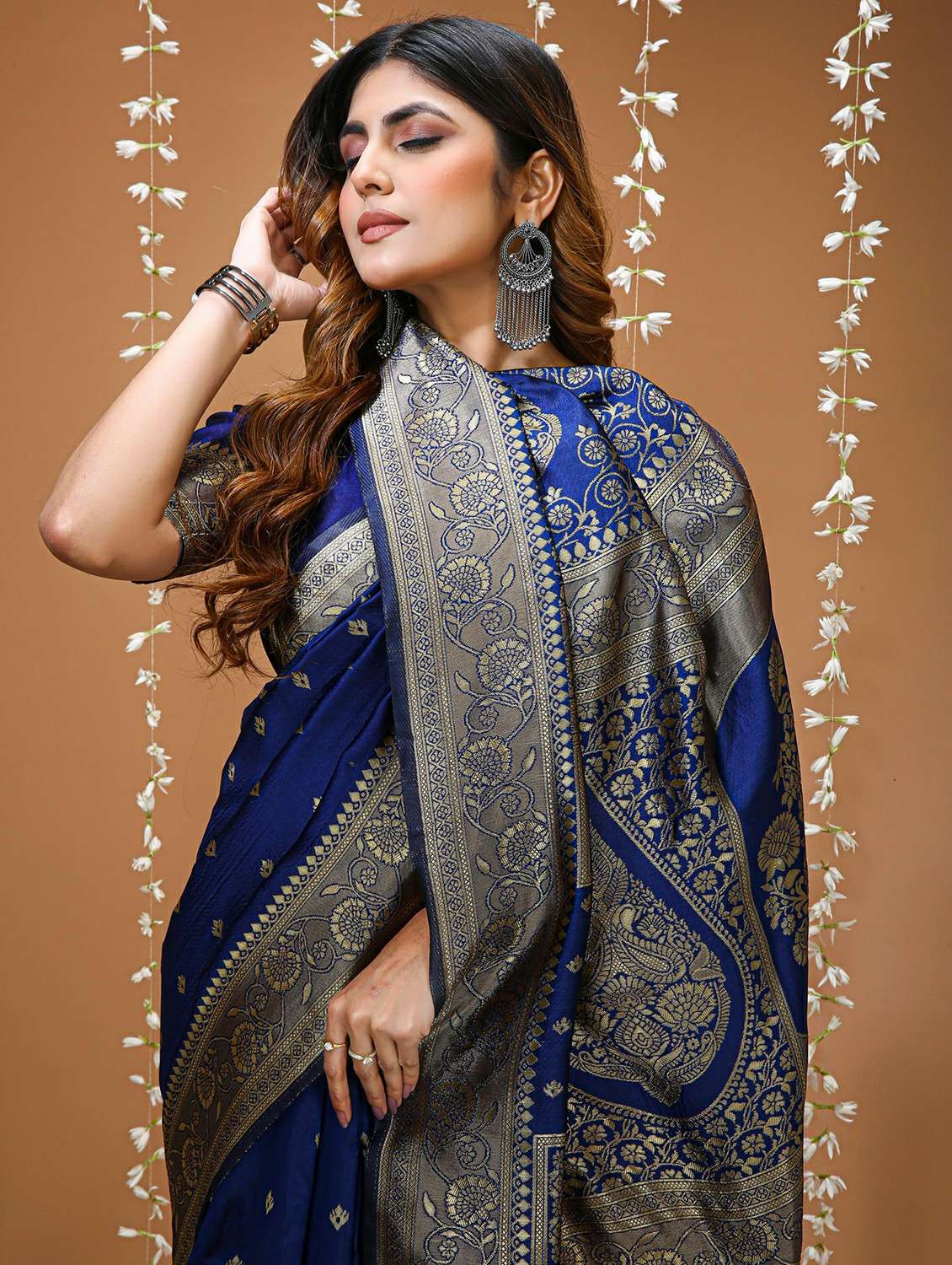 women navy blue kanjivaram saree with blouse - 22473650 -  Standard Image - 1