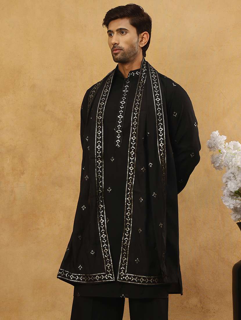 men black silk blend long kurtas kurta - 22476946 -  Standard Image - 4