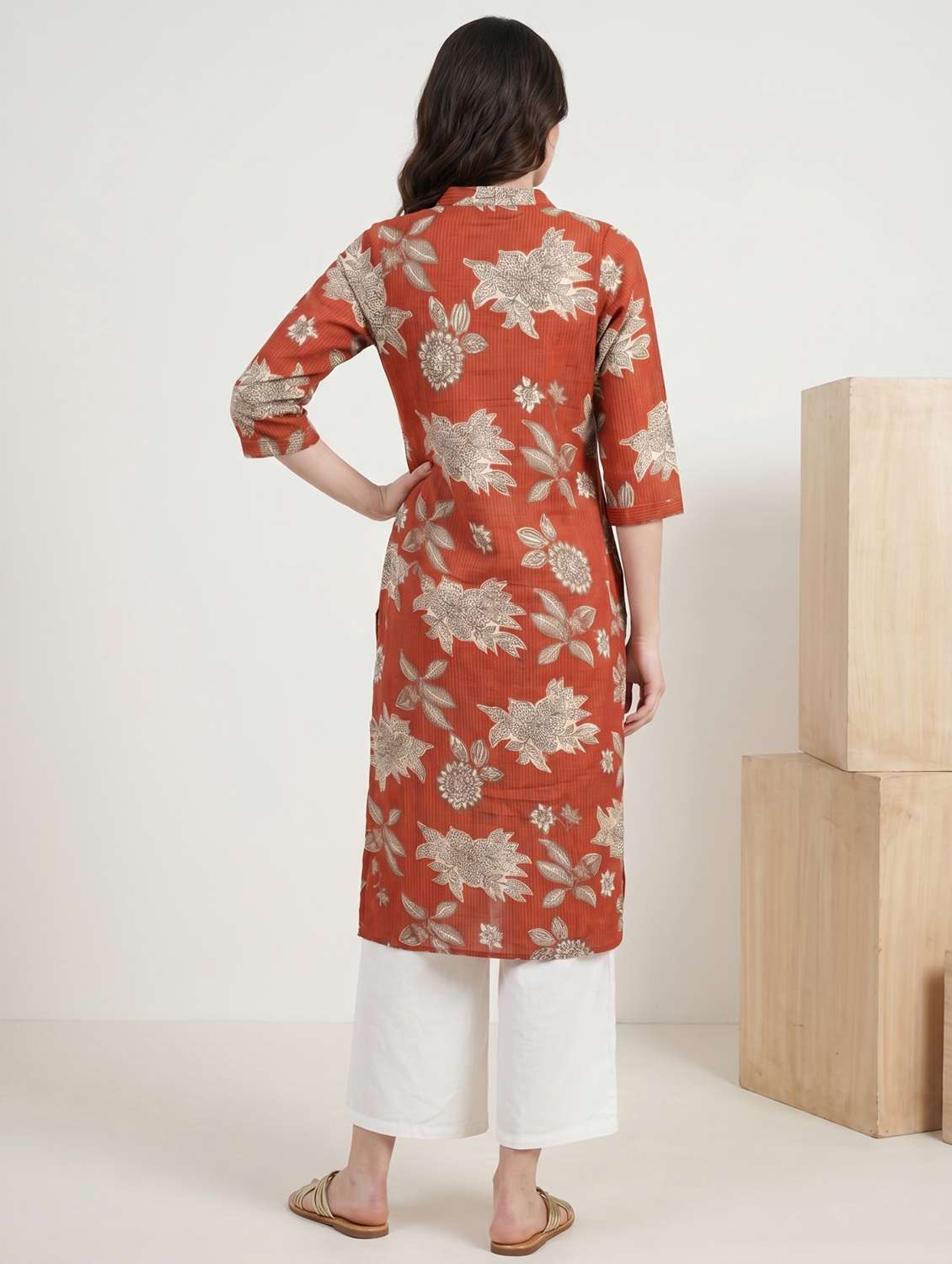 Women Floral Three Quarter Sleeve Straight Kurta - 22477171 -  Standard Image - 4