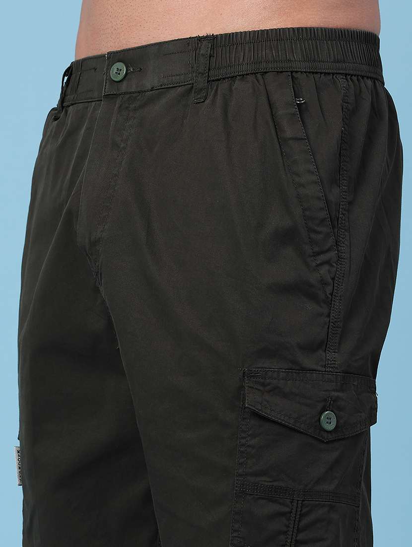 men solid mid rise cargo shorts - 22479675 -  Standard Image - 1