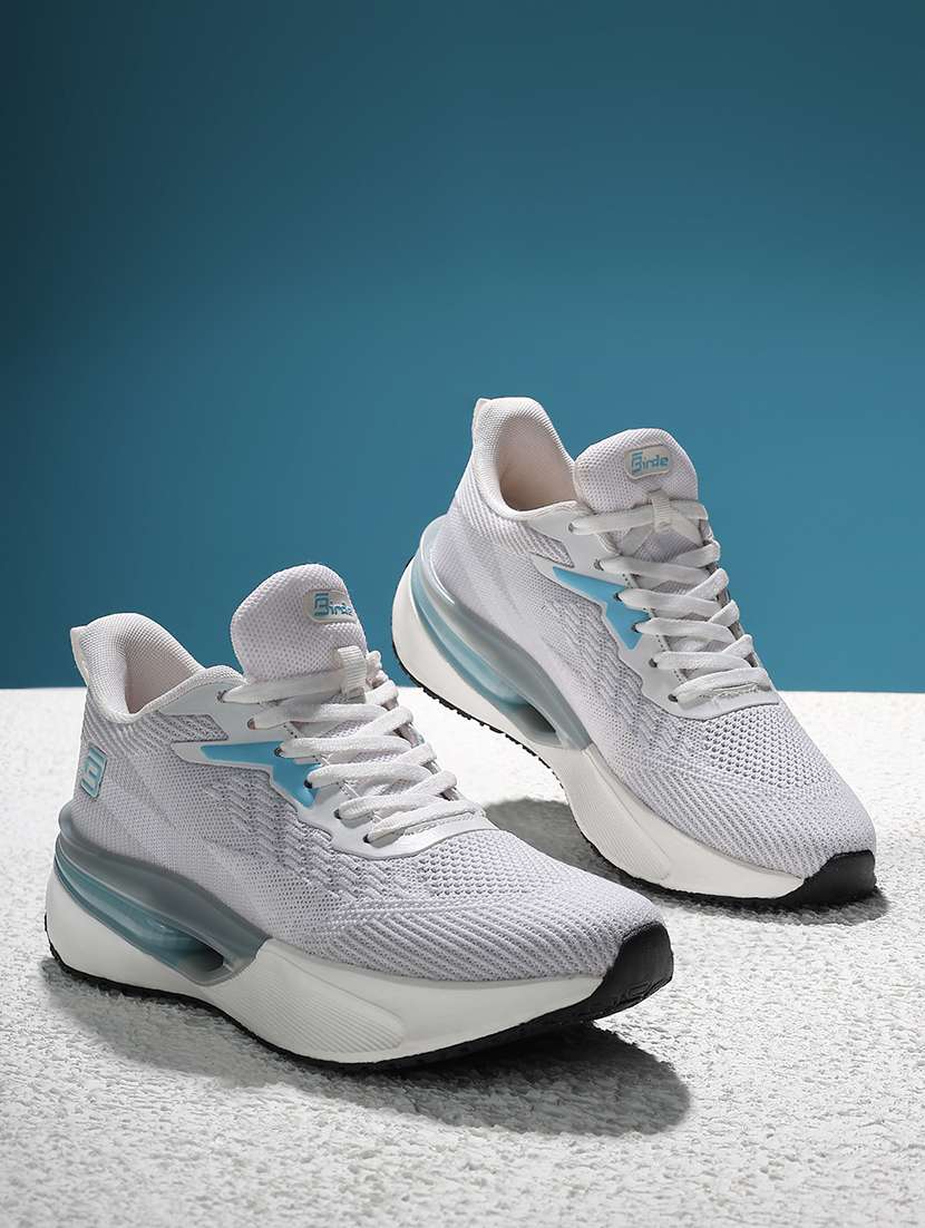 men white lace up sneaker