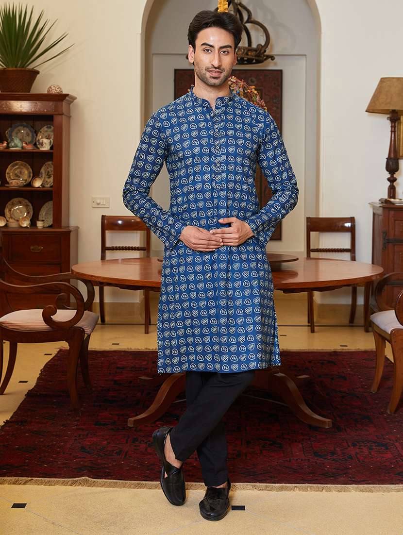 men printed mandarin neck kurta pyjama set