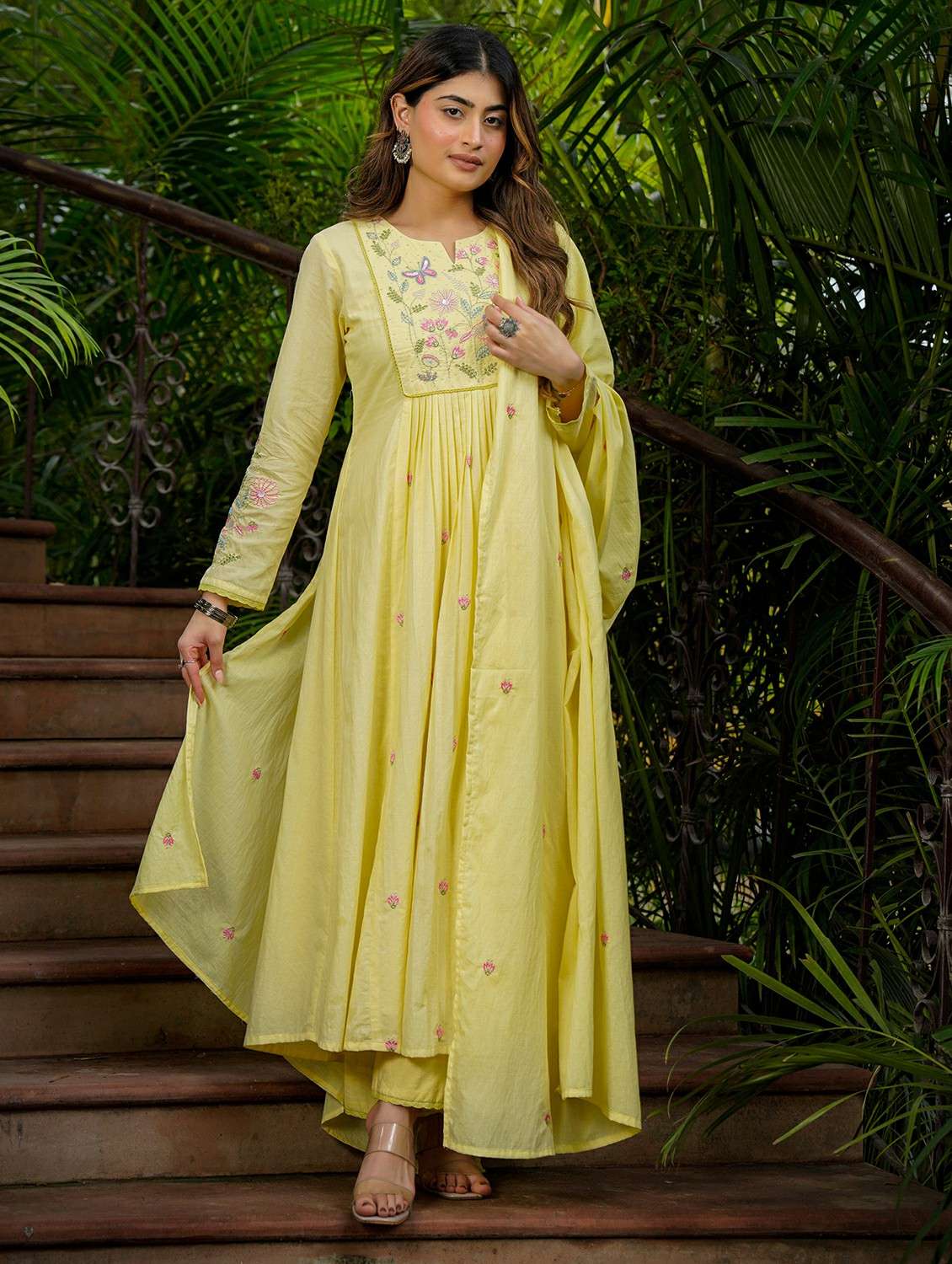 women solid with work long sleeve kurta pant with dupatta set