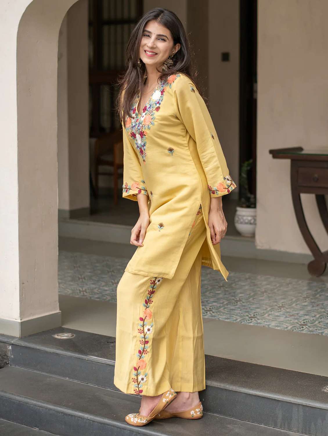 women embroidered v neck kurta and pant co-ord set - 22486294 -  Standard Image - 4