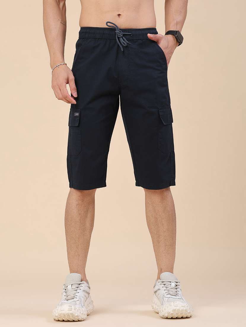 men solid mid rise regular fit three - fourth shorts