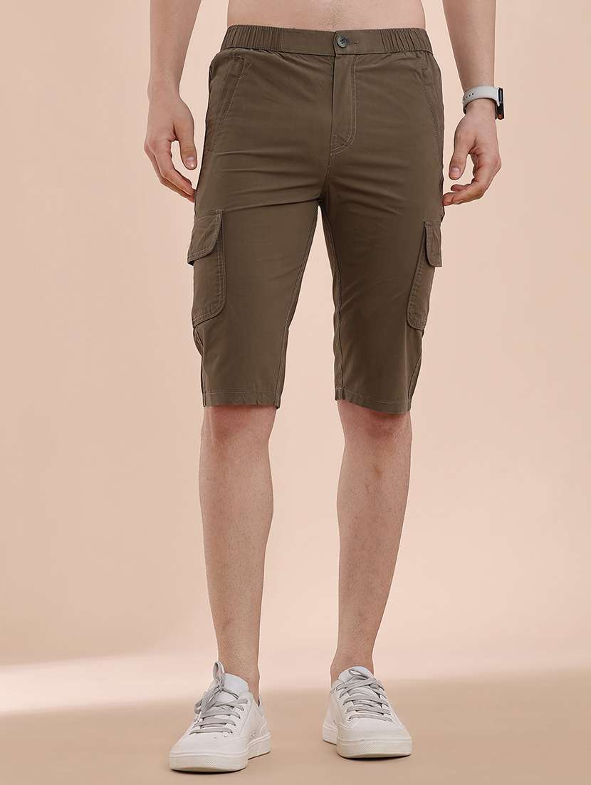 men solid mid rise cargo shorts