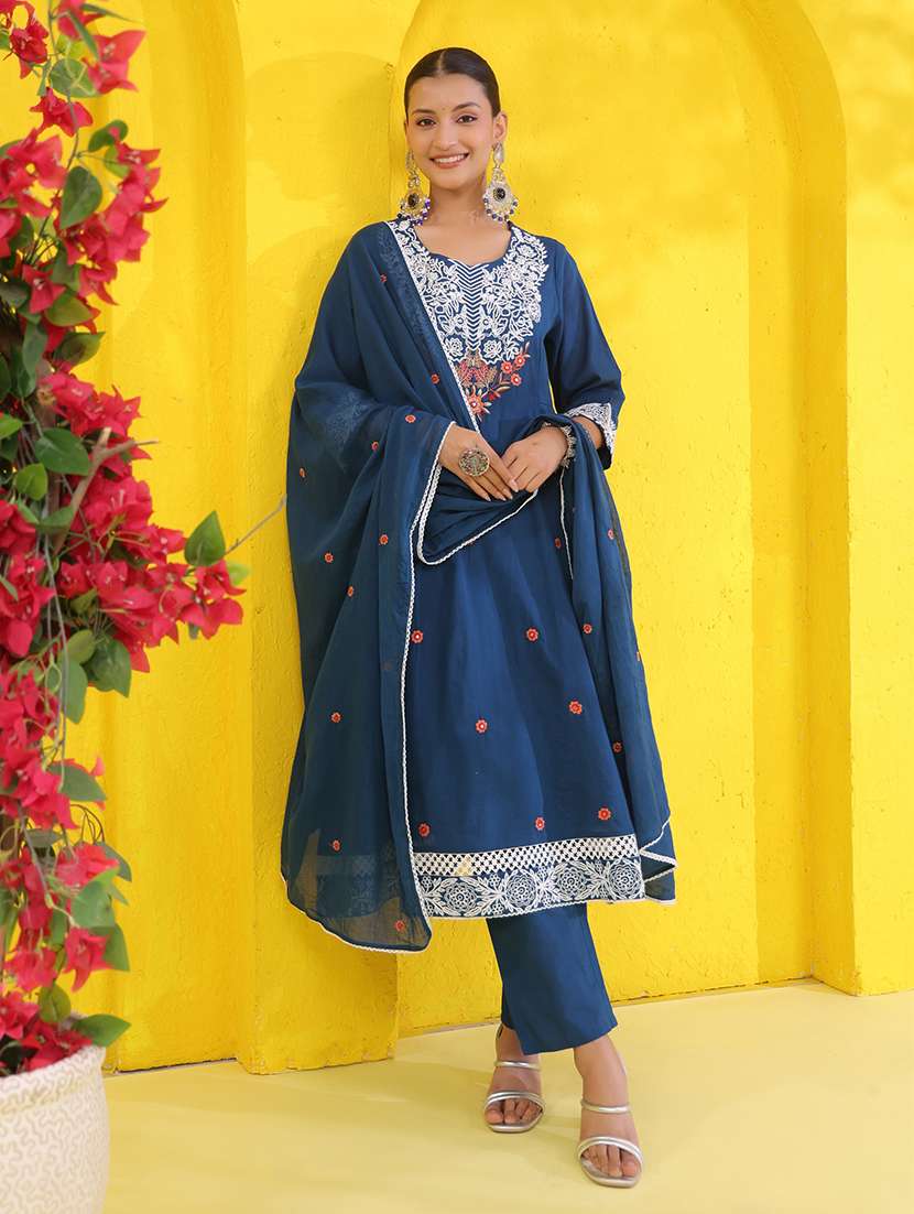 women solid with work three quarter sleeve kurta pant with dupatta set - 22489427 -  Standard Image - 4