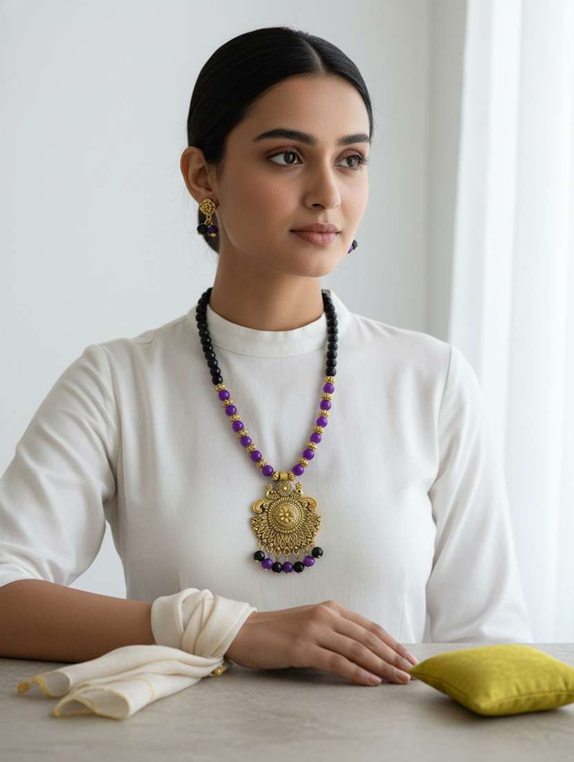 oxidized pendant necklace and earring set - 22489784 -  Standard Image - 1