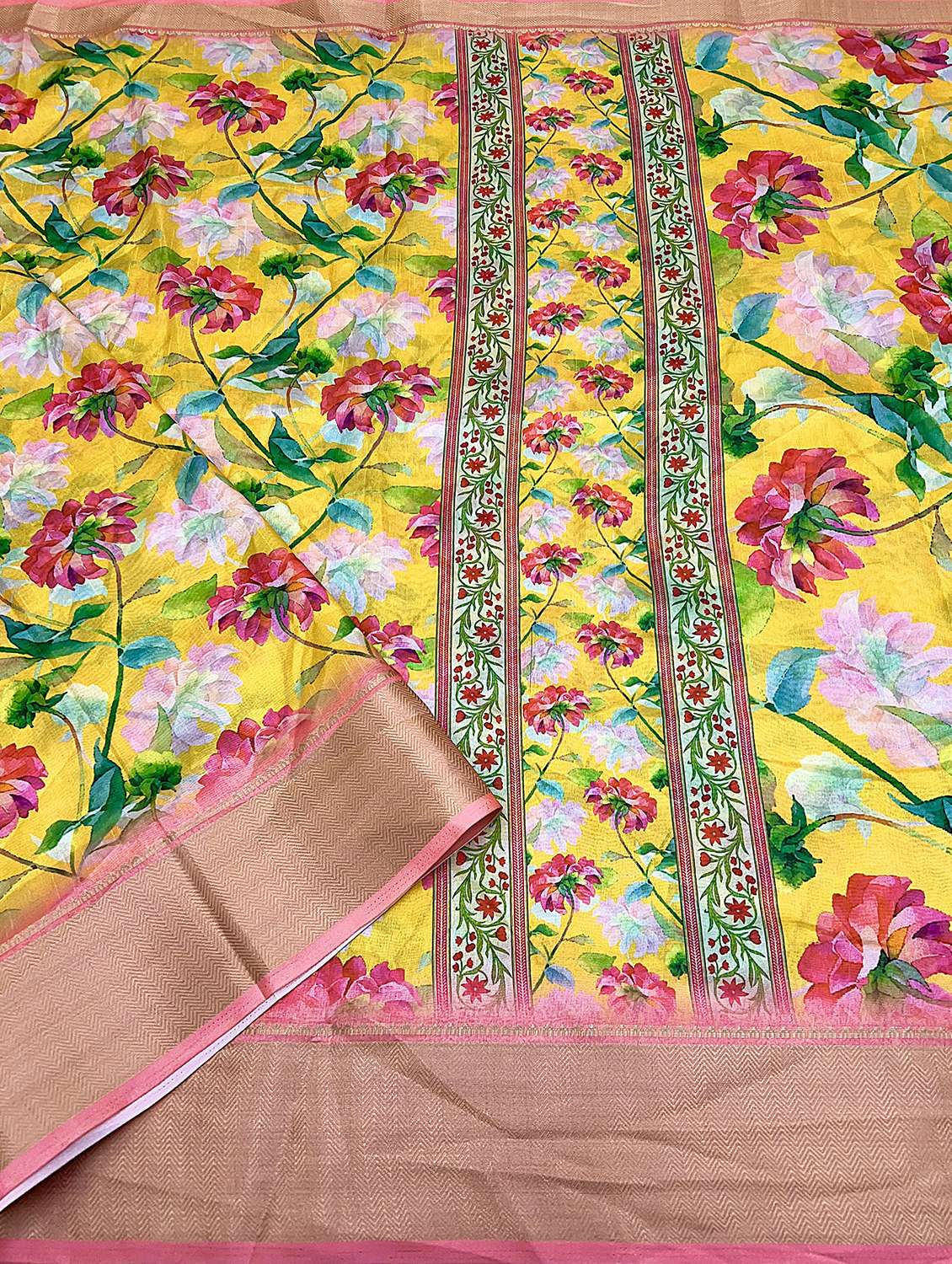 women floral printed saree with blouse - 22491422 -  Standard Image - 4