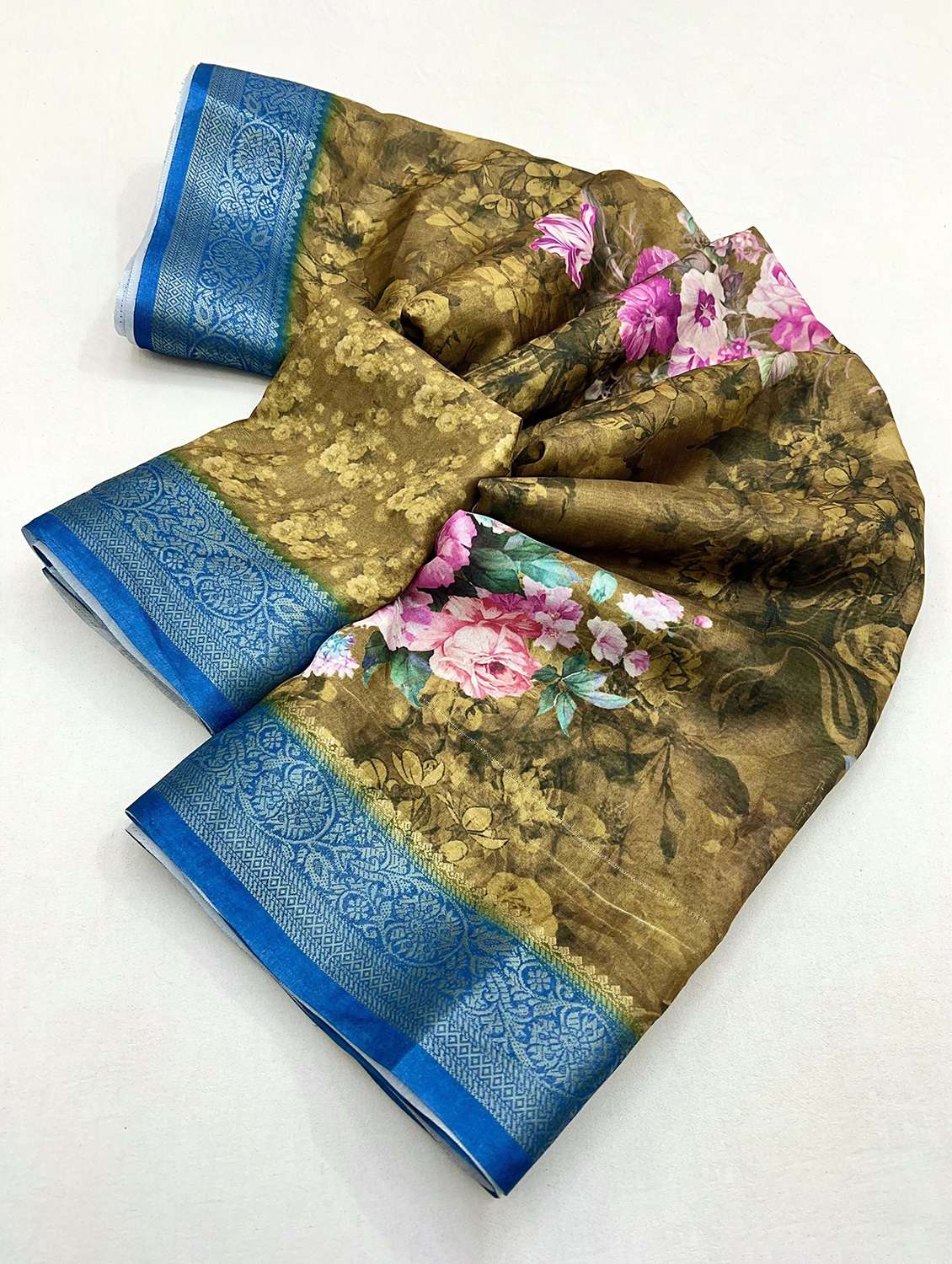 women printed casual wear saree with blouse - 22491460 -  Standard Image - 4