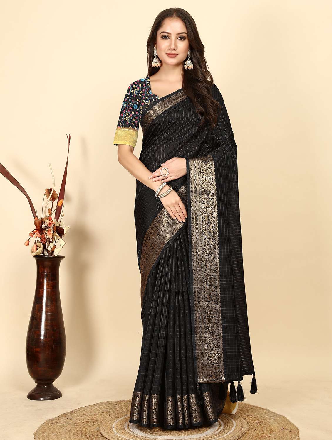 women checkered bordered saree with blouse